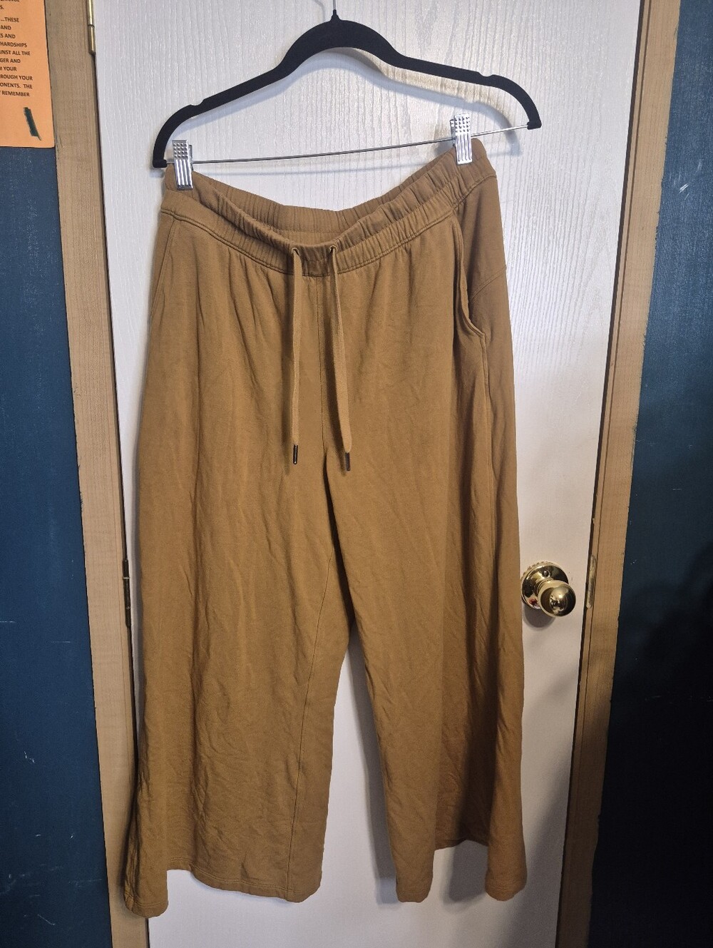 lululemon wide leg cropped sweatpant